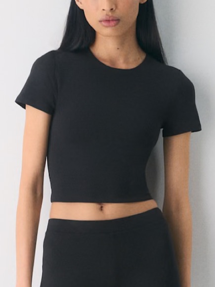 Aritzia Babaton Original Contour Marvel Waist Cropped T Shirt Medium Black